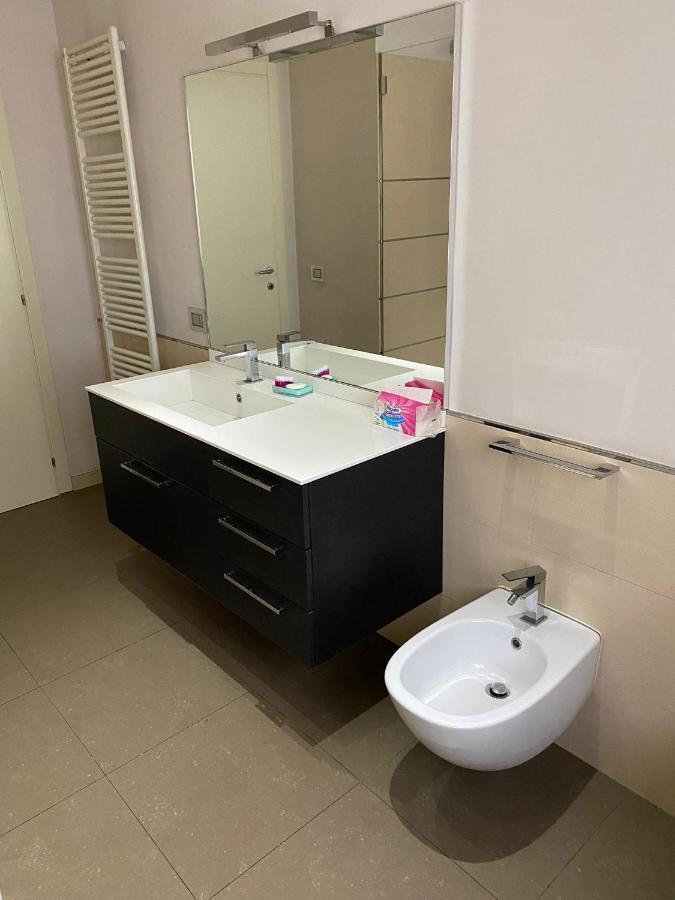 Lovely Apartment In The New Porta Nuova Area ミラノ エクステリア 写真
